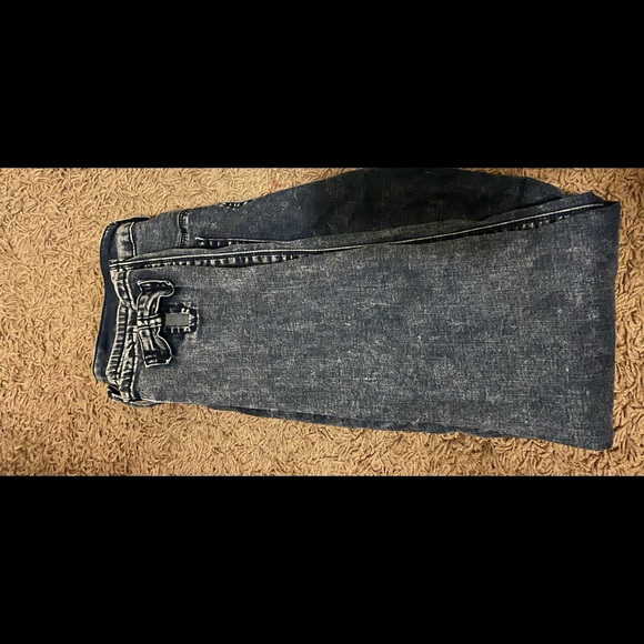 I am selling this product because I don’t wear these anymore. - Picture 3 of 4